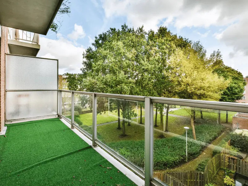 Balcony with Artificial Grass